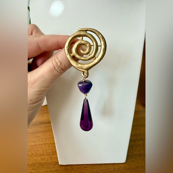 Vintage Matte Goldtone Spiral Brooch with Amethyst Bead & Purple Lucite Dangle - Picture 2 of 9